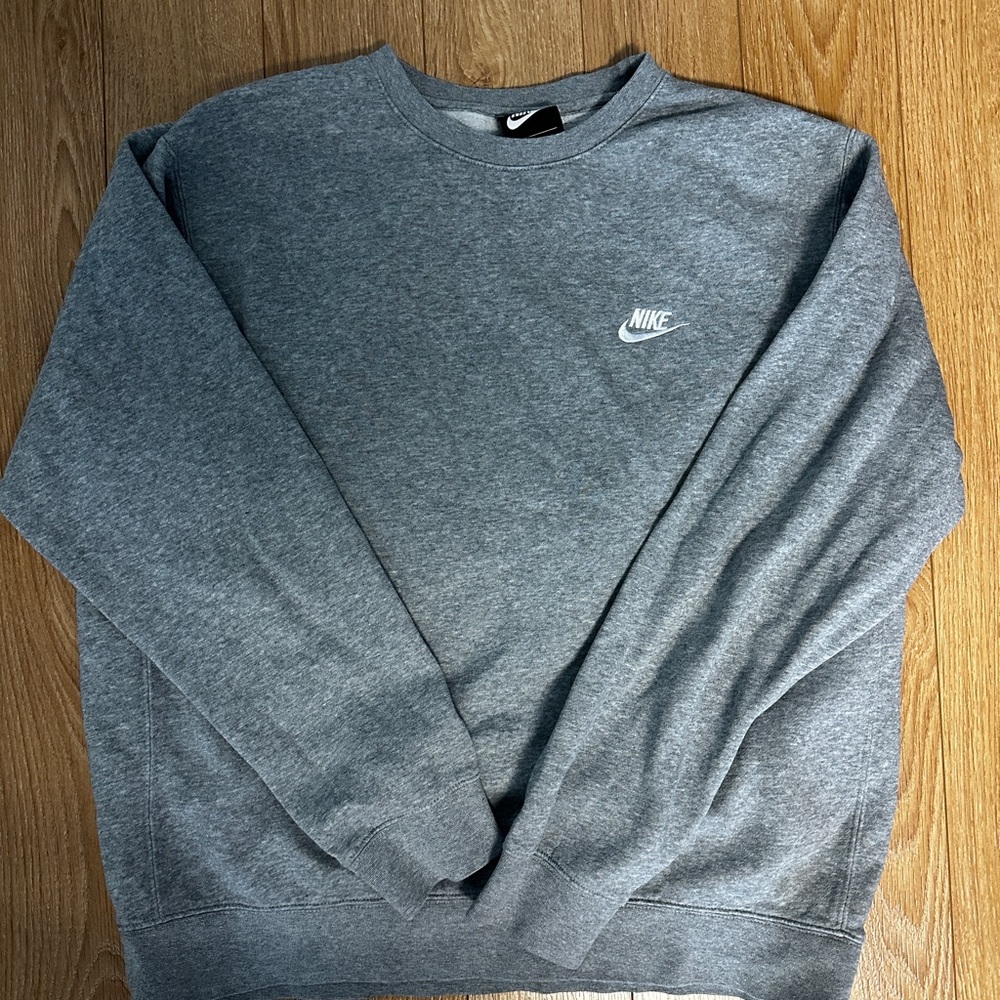 Nike Men's Heather Grey Crewneck Sweatshirt with White Swoosh
